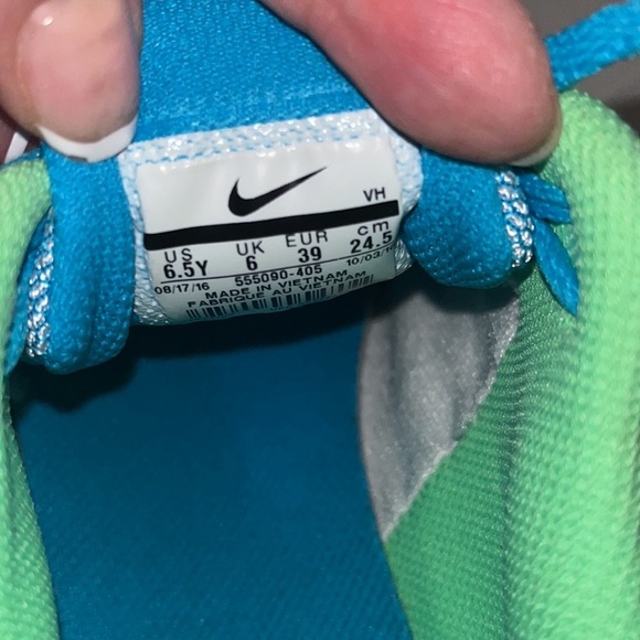 Nike blue sneakers size 6.5Y - Picture 5 of 7